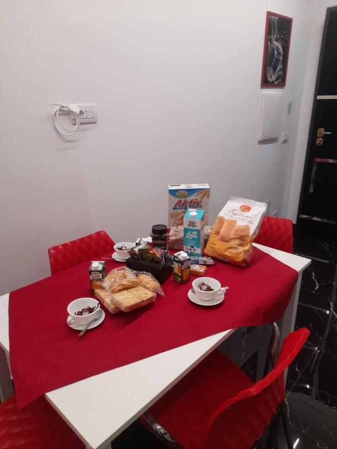 Готель Lux House Naples Airport Екстер'єр фото