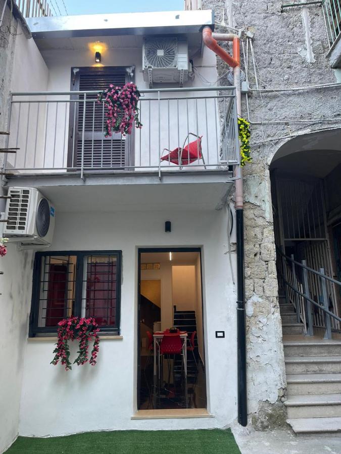 Готель Lux House Naples Airport Екстер'єр фото