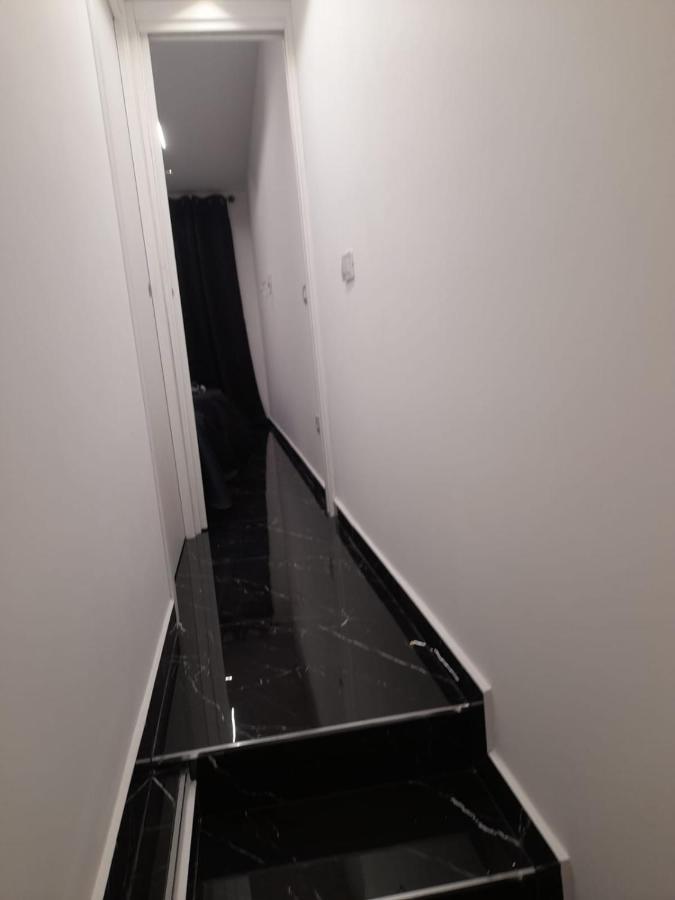 Готель Lux House Naples Airport Екстер'єр фото