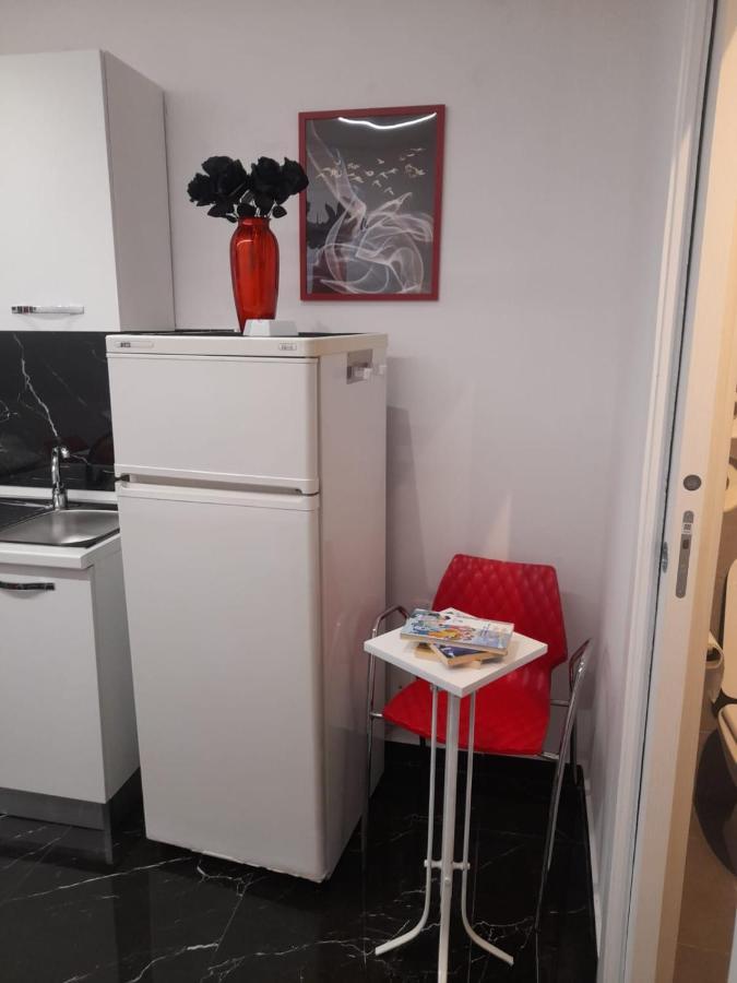 Готель Lux House Naples Airport Екстер'єр фото