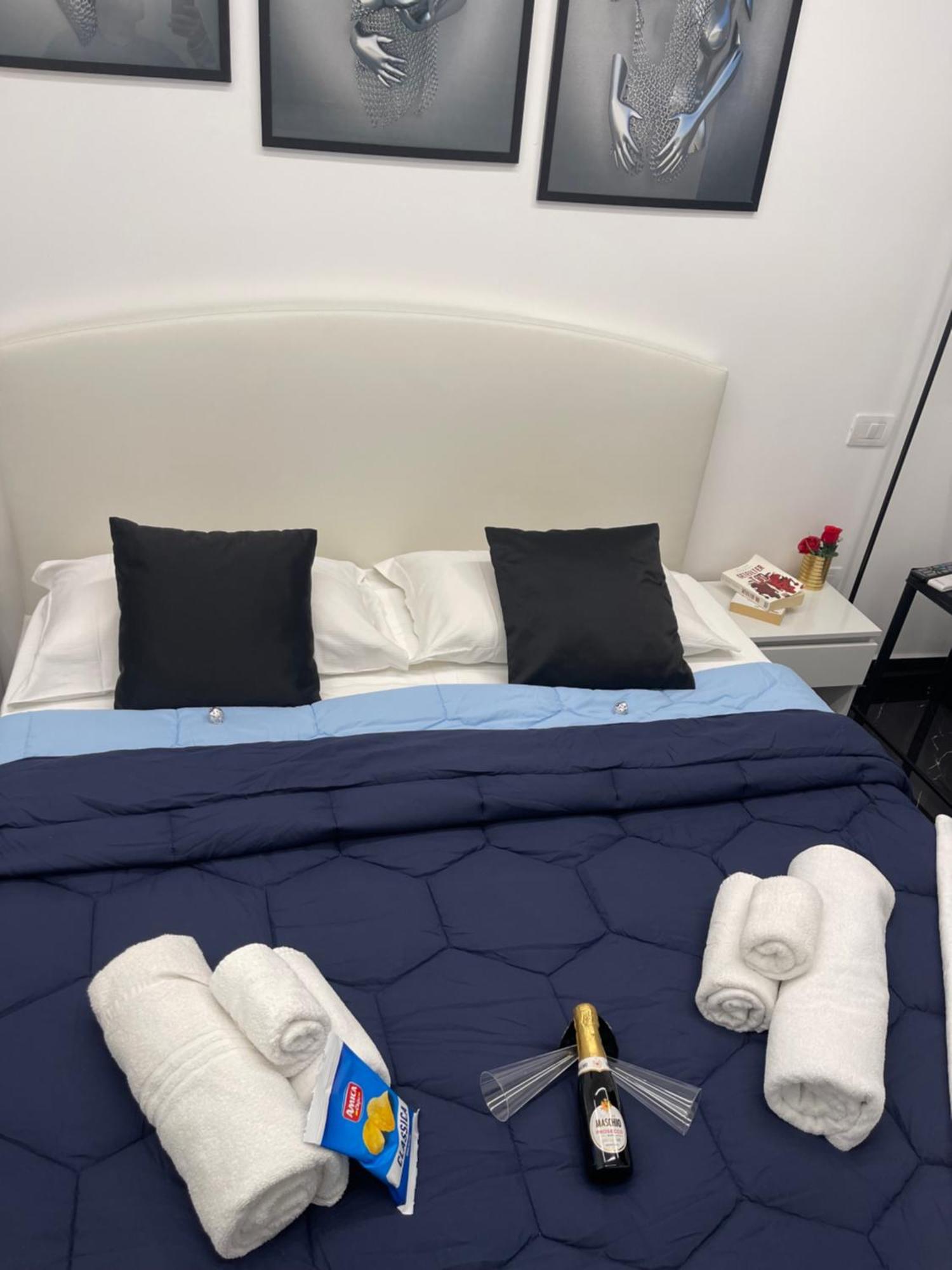 Готель Lux House Naples Airport Екстер'єр фото