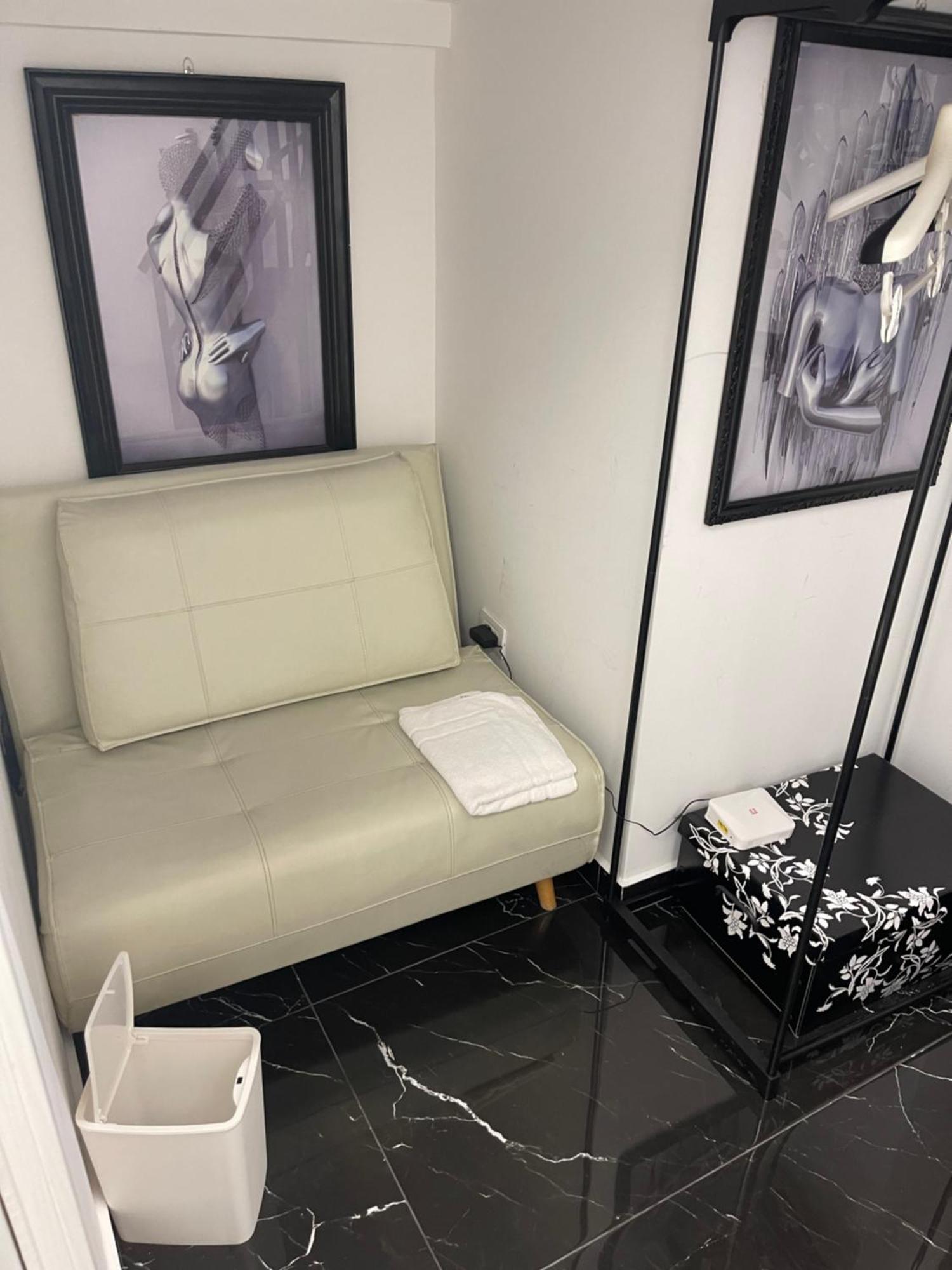 Готель Lux House Naples Airport Екстер'єр фото
