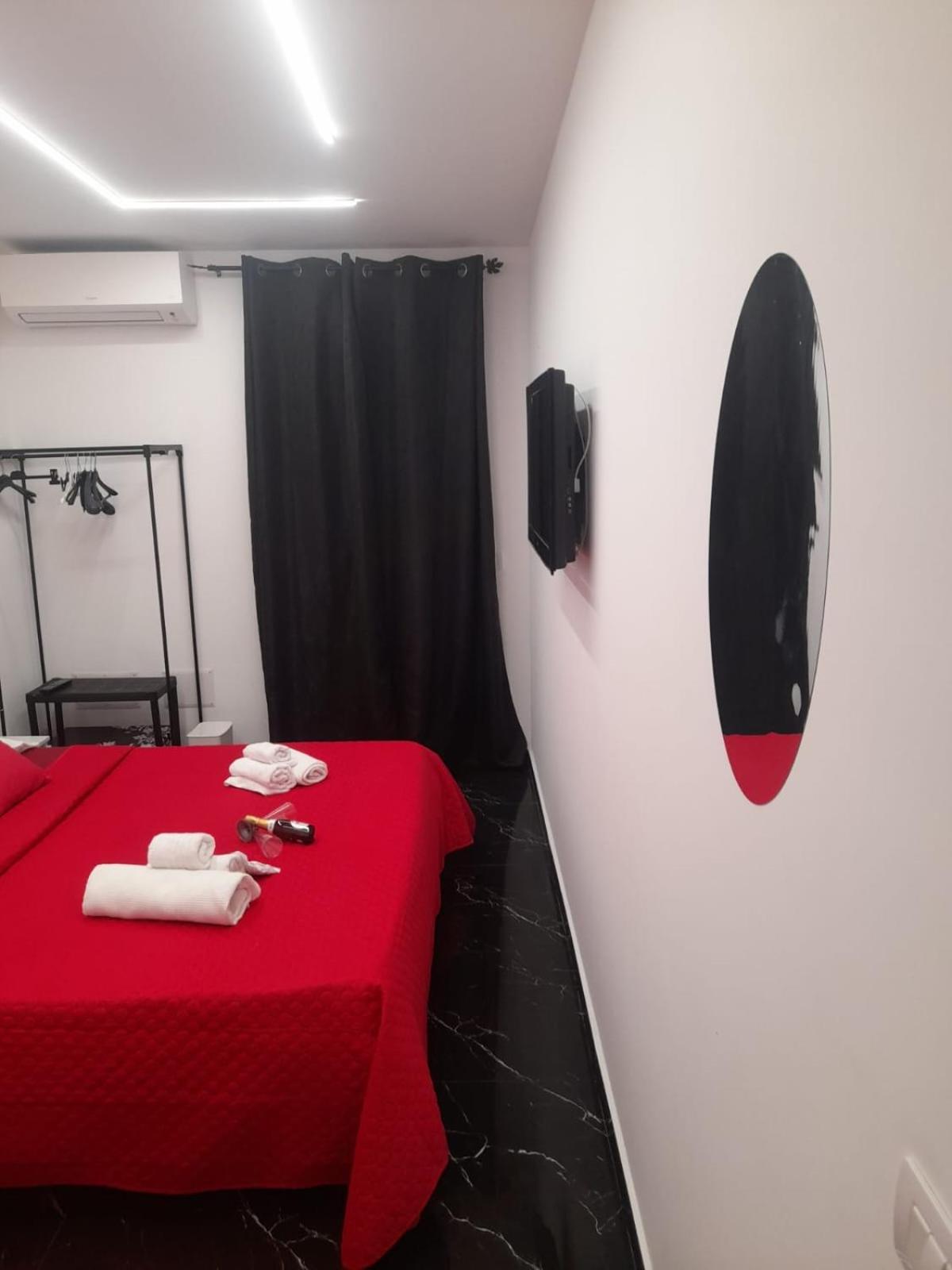 Готель Lux House Naples Airport Екстер'єр фото