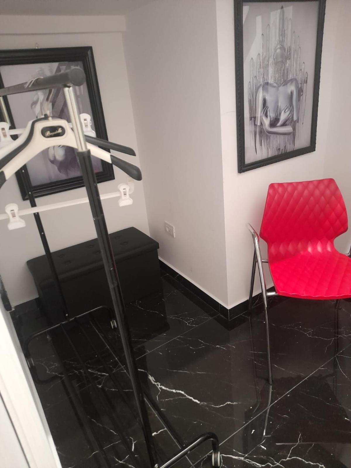 Готель Lux House Naples Airport Екстер'єр фото