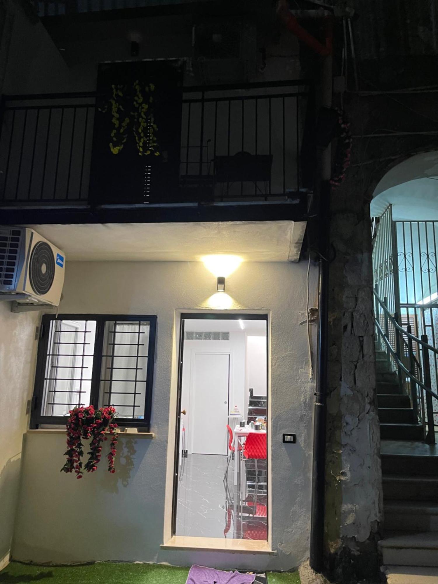 Готель Lux House Naples Airport Екстер'єр фото