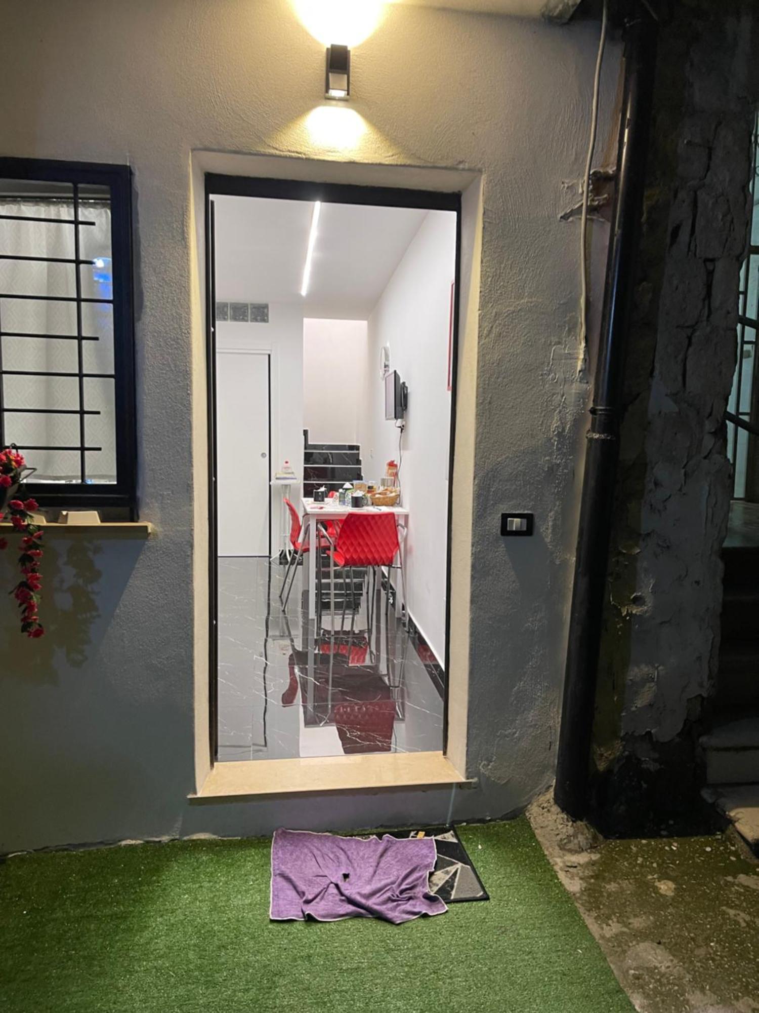 Готель Lux House Naples Airport Екстер'єр фото