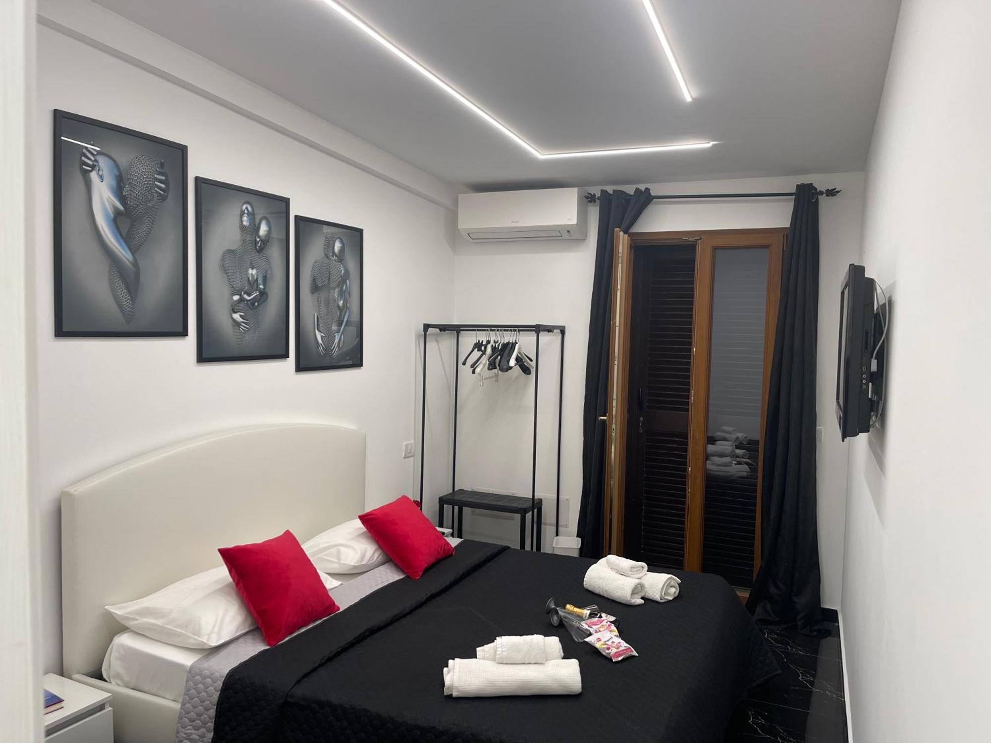 Готель Lux House Naples Airport Екстер'єр фото