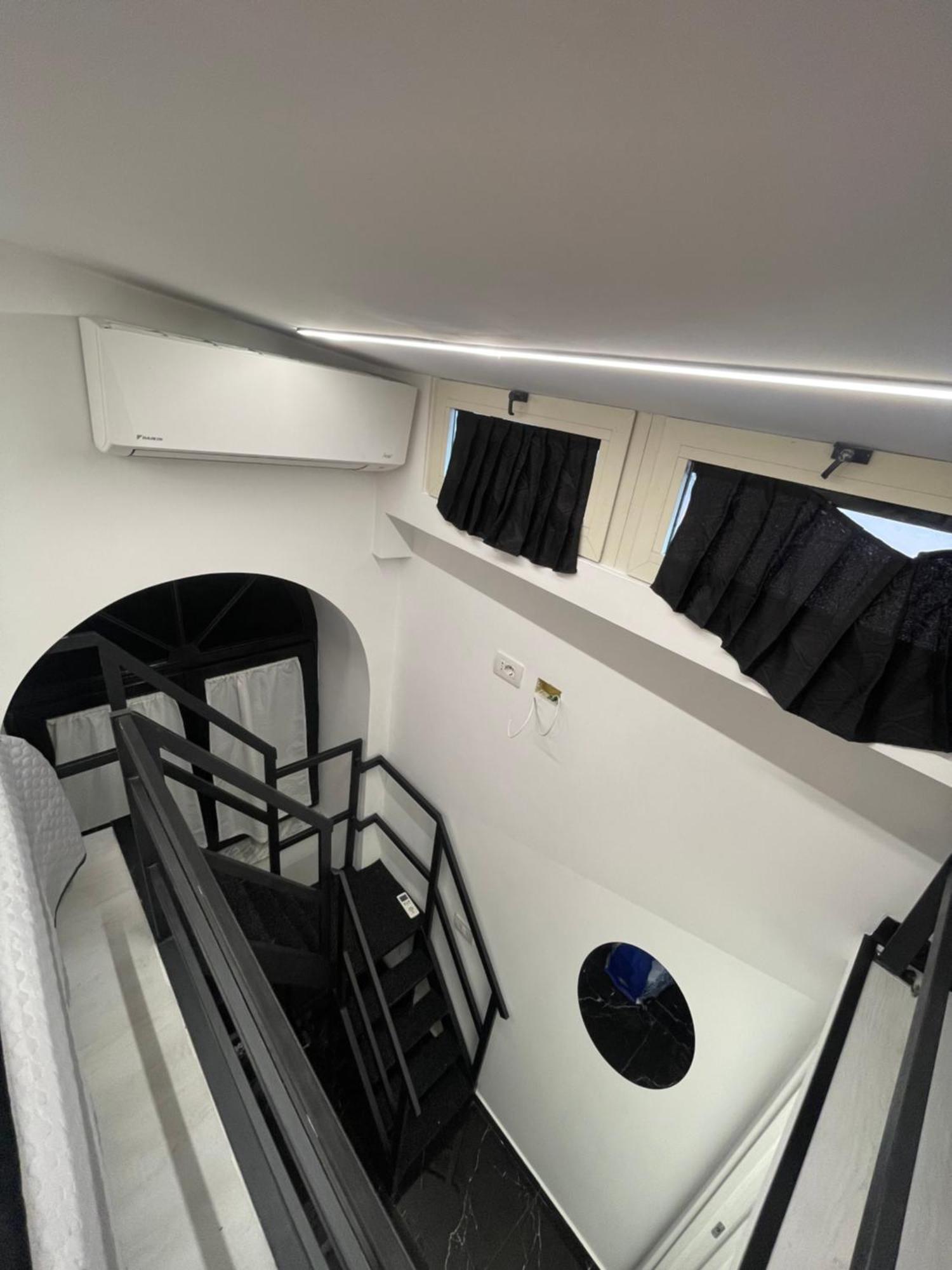 Готель Lux House Naples Airport Екстер'єр фото